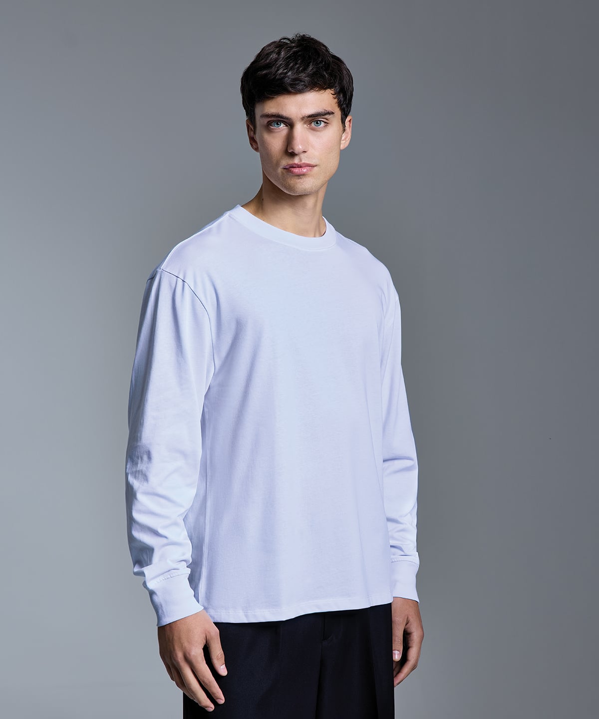 Anthem Headline Heavy Long Sleeve T-shirt AM016 model photo 4