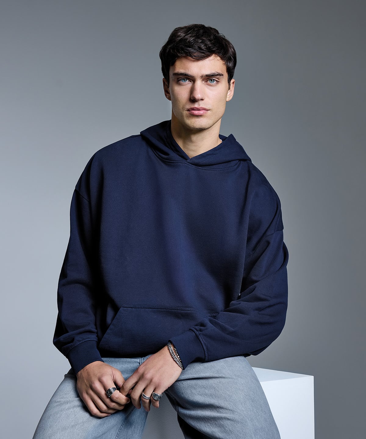Anthem Heavy Bass Hoodie AM201 model photo 3
