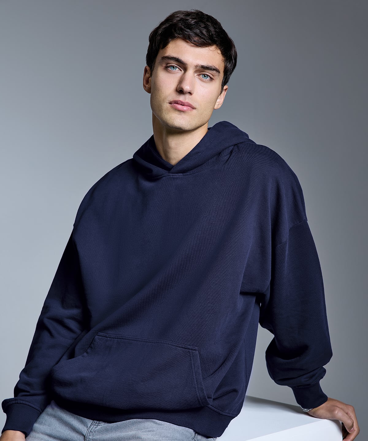 Anthem Heavy Bass Hoodie AM201 model photo 4