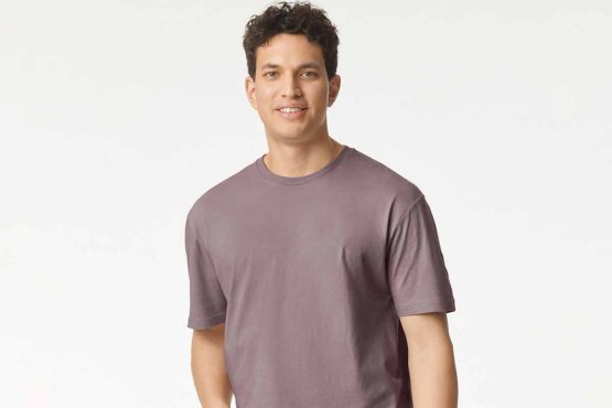 Man wearing Gildan men's t-shirt, perfect for custom printing, showcasing comfort and versatility.